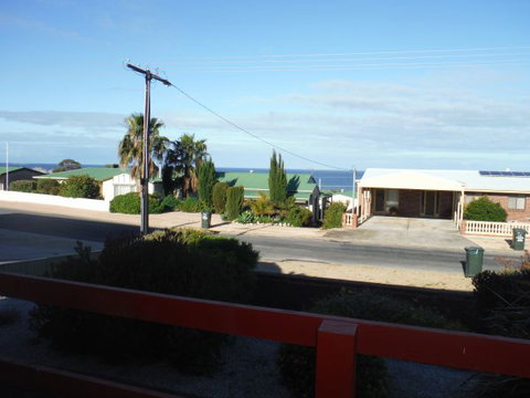 Kenny's Retreat - Redcliffe Tourism 1