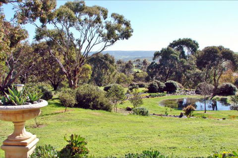 Austiny Bed And Breakfast - Redcliffe Tourism 1