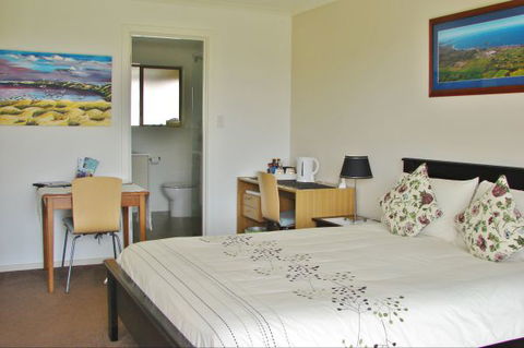 Austiny Bed And Breakfast - Redcliffe Tourism 3