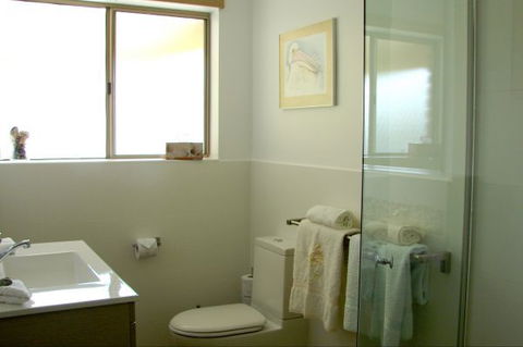 Austiny Bed And Breakfast - Redcliffe Tourism 4
