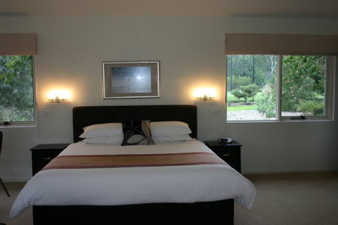 Arusha B&B Retreat - Redcliffe Tourism 1