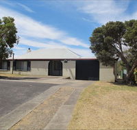 Carthew Street Holiday Home - Redcliffe Tourism