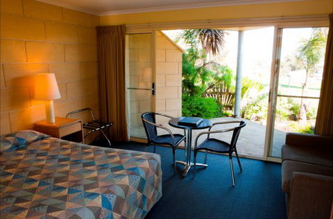 Portside Motel - Redcliffe Tourism 3