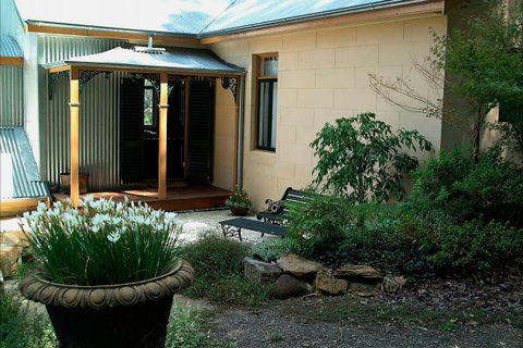 Tizzana Winery Bed And Breakfast - Redcliffe Tourism 3