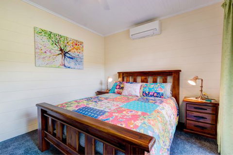 All About Me Bed And Breakfast - Redcliffe Tourism 1