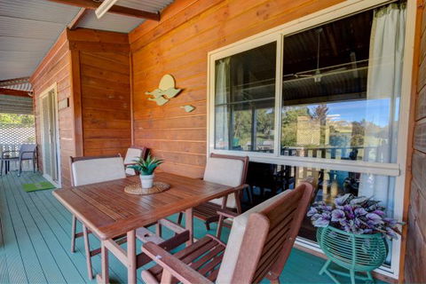 All About Me Bed And Breakfast - Redcliffe Tourism 5