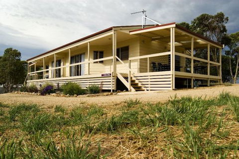 Allusion Cottages - Redcliffe Tourism 0