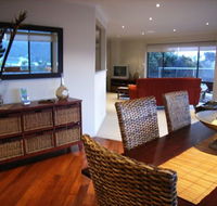 C-Deck Beach House Apartment - Redcliffe Tourism