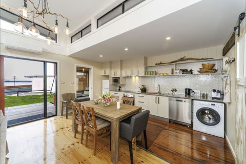 Coastal Pods Wynyard - Redcliffe Tourism 2