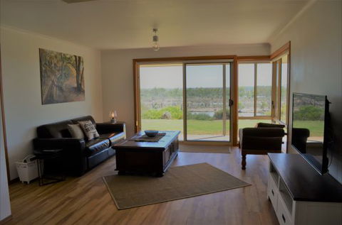 Coongalena View - Redcliffe Tourism 7