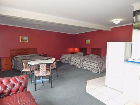 Jacksons Motor Inn - Redcliffe Tourism 5