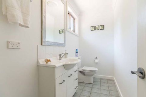 Kookaburra Retreat - Redcliffe Tourism 7