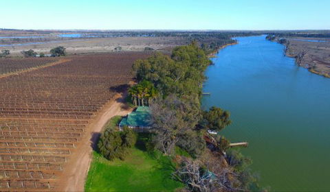 Mundic Waterfront Cottages - Redcliffe Tourism 0