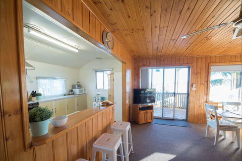 Mundic Waterfront Cottages - Redcliffe Tourism 4
