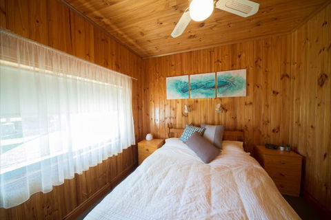 Mundic Waterfront Cottages - Redcliffe Tourism 7