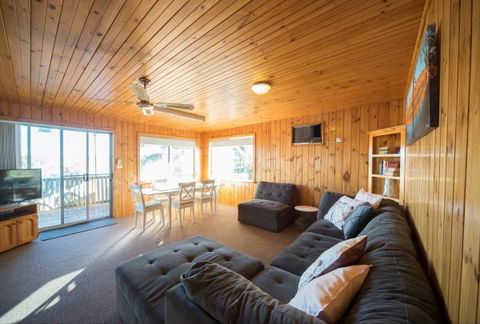 Mundic Waterfront Cottages - Redcliffe Tourism 8