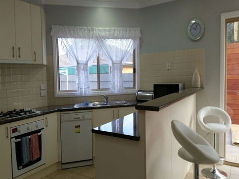 Numurkah Self Contained Apartments - Redcliffe Tourism 5