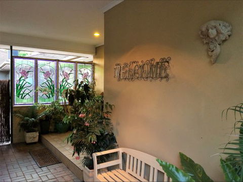 Palm Haven Bed And Breakfast - Redcliffe Tourism 1