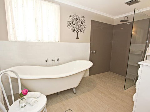 Queen's Cottage Barossa Valley - Redcliffe Tourism 2