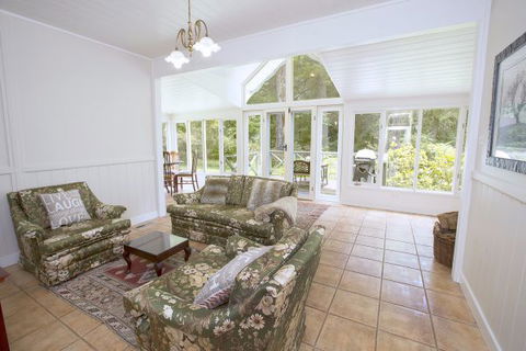 Sefton Cottage - Redcliffe Tourism 3