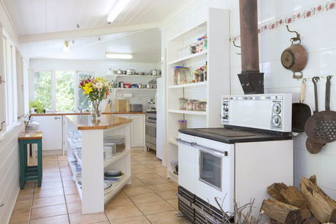 Sefton Cottage - Redcliffe Tourism 5