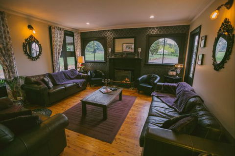 Sylvan Glen Country House - Redcliffe Tourism 1