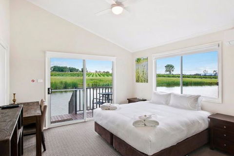 The Lakehouse At 201 - Redcliffe Tourism 0