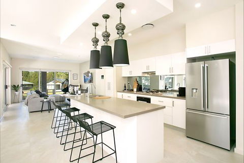 The Grape Escape Hunter Valley - Redcliffe Tourism 0