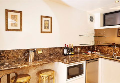 The Suites, Villa Belgravia - Redcliffe Tourism 3