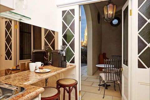 The Suites, Villa Belgravia - Redcliffe Tourism 7