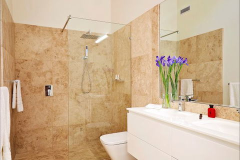 The Suites, Villa Belgravia - Redcliffe Tourism 8