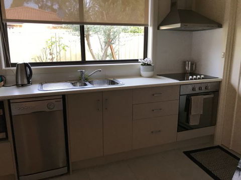 Townhouse On Deas - Redcliffe Tourism 5