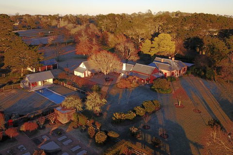 Vine Lodge Heritage Getaway - Redcliffe Tourism 0