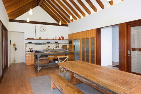 Vine Lodge Heritage Getaway - Redcliffe Tourism 6