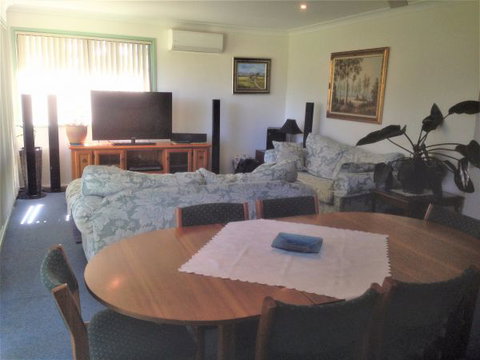 Waratah Cottage - Redcliffe Tourism 2