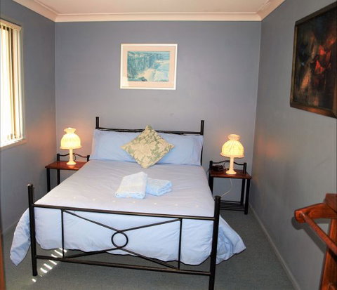 Waratah Cottage - Redcliffe Tourism 3