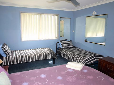 Waratah Cottage - Redcliffe Tourism 5