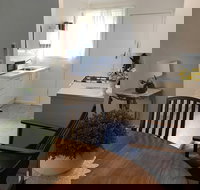 Annie's Hideaway - Redcliffe Tourism