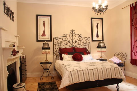 Azalea Cedar-Rose Villa - Redcliffe Tourism 0