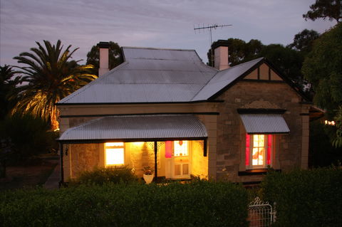 Azalea Cedar-Rose Villa - Redcliffe Tourism 7