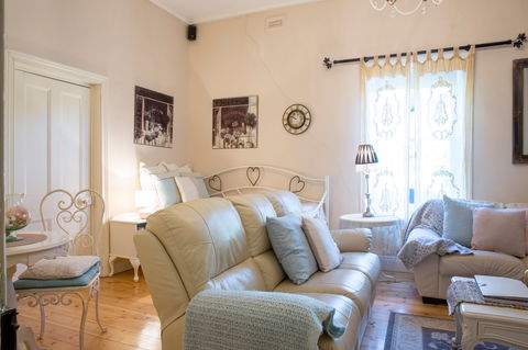 Azalea Cedar-Rose Villa - Redcliffe Tourism 8