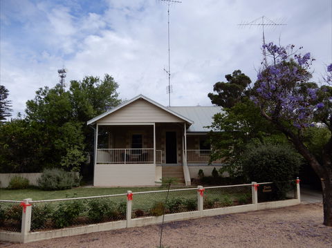 Dot's House - Redcliffe Tourism 0