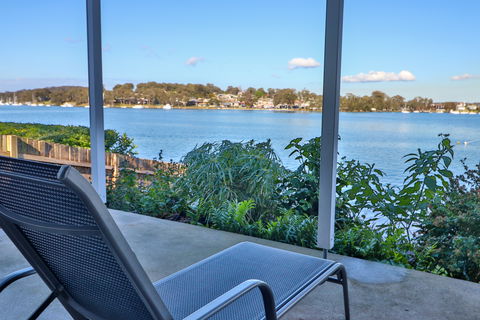 El Lago Jetty - Redcliffe Tourism 8