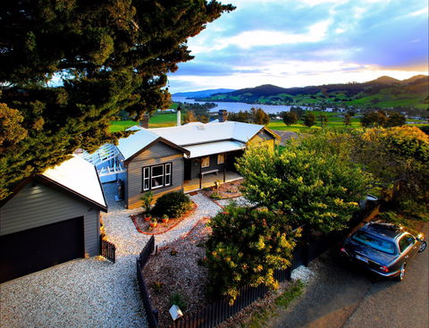 Frenchman's River - The Helmsman's House - Redcliffe Tourism 1