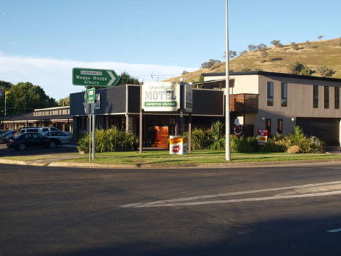Gundagai Motel - Redcliffe Tourism 0