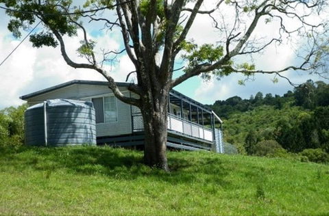 Halls Country Cottages - Redcliffe Tourism 1