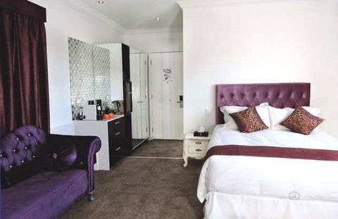 International On The Water Hotel - Redcliffe Tourism 0