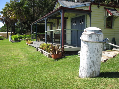 Iona Cottage - Redcliffe Tourism 1