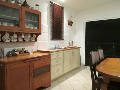Iona Cottage - Redcliffe Tourism 5
