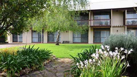 Coonawarra Motor Lodge - Redcliffe Tourism 0